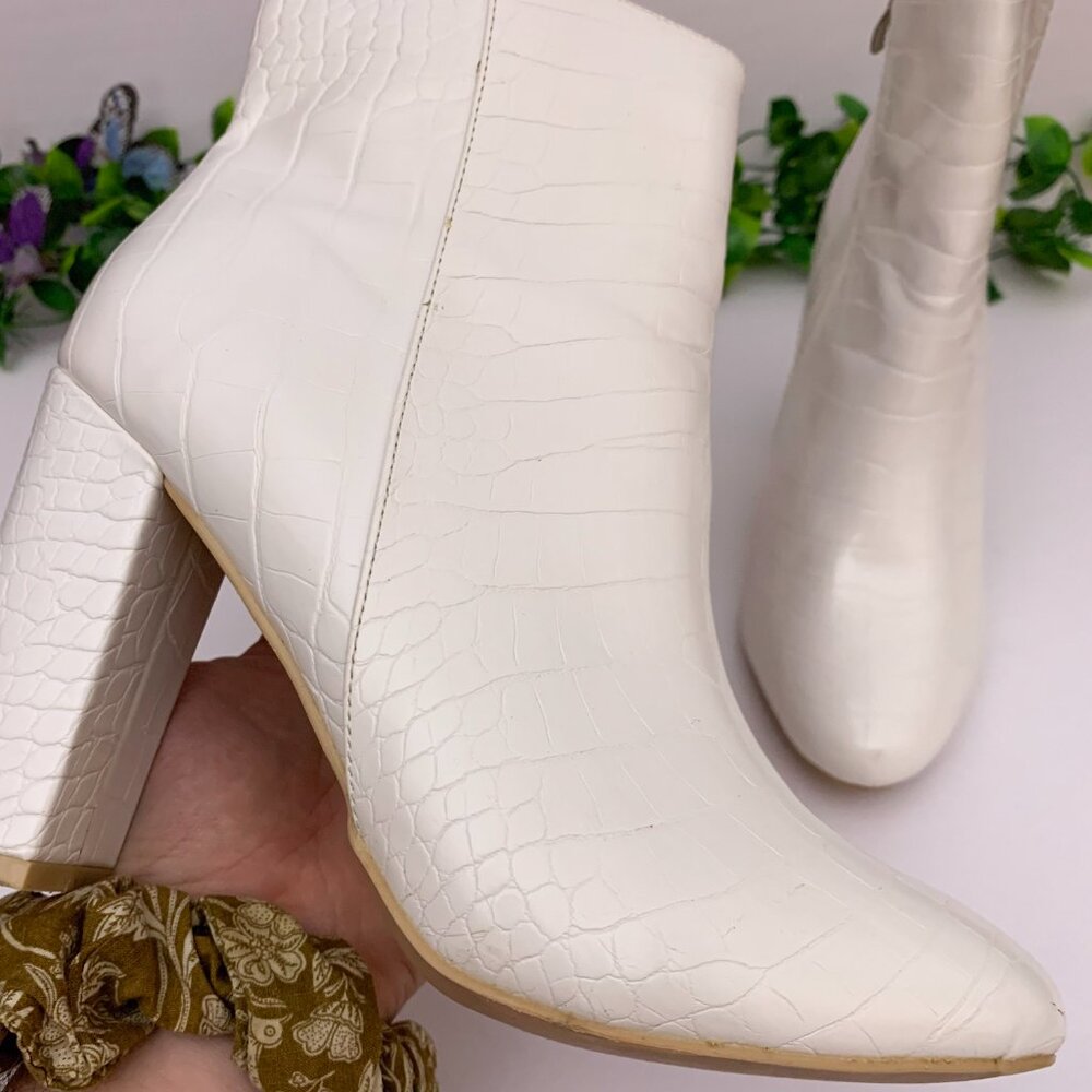 Pretty Little Thing Sofie White Crocodile Vegan Leather Boots Size 7